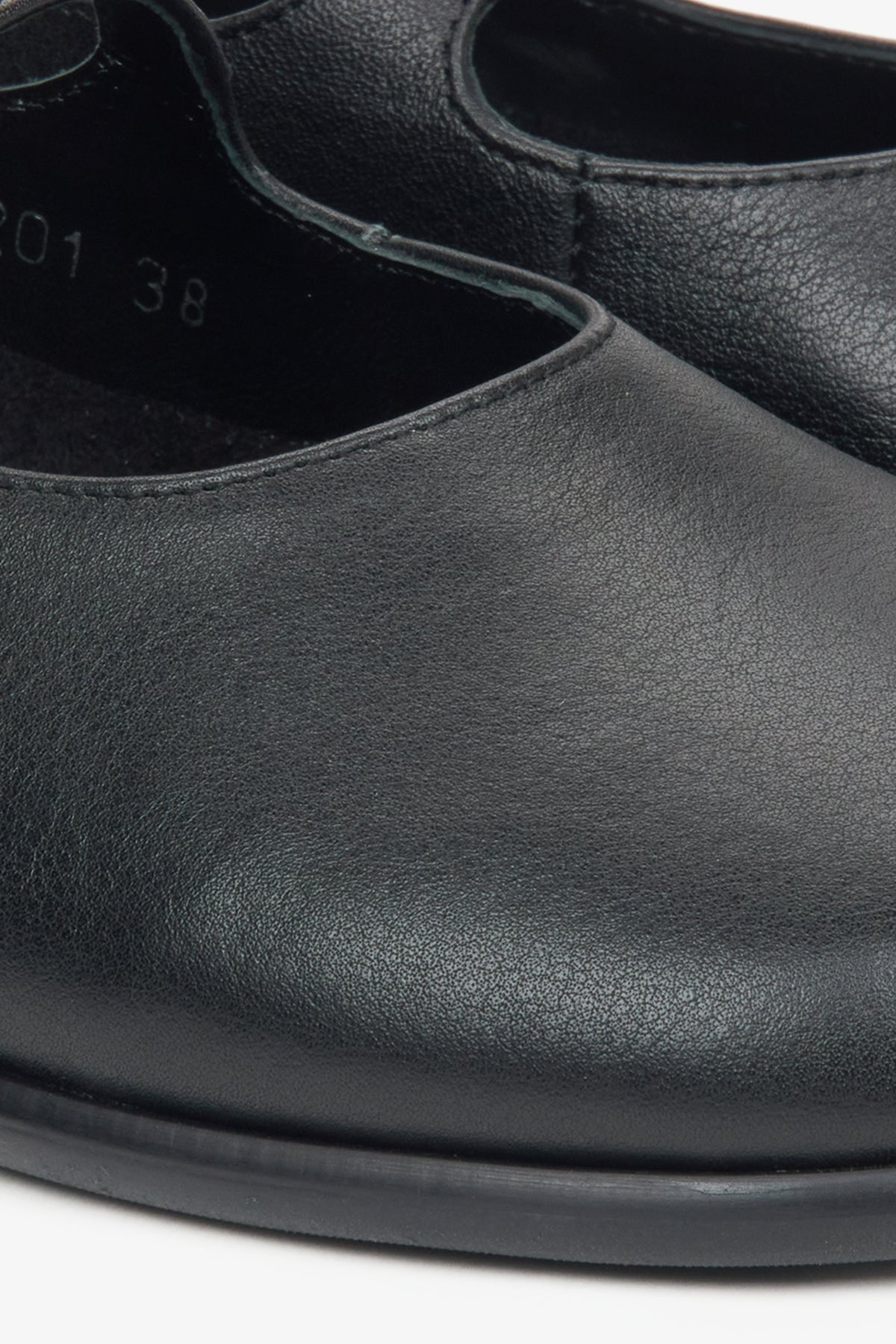 Women's black ballerinas by Estro made of premium Italian natural leather - close-up on details.