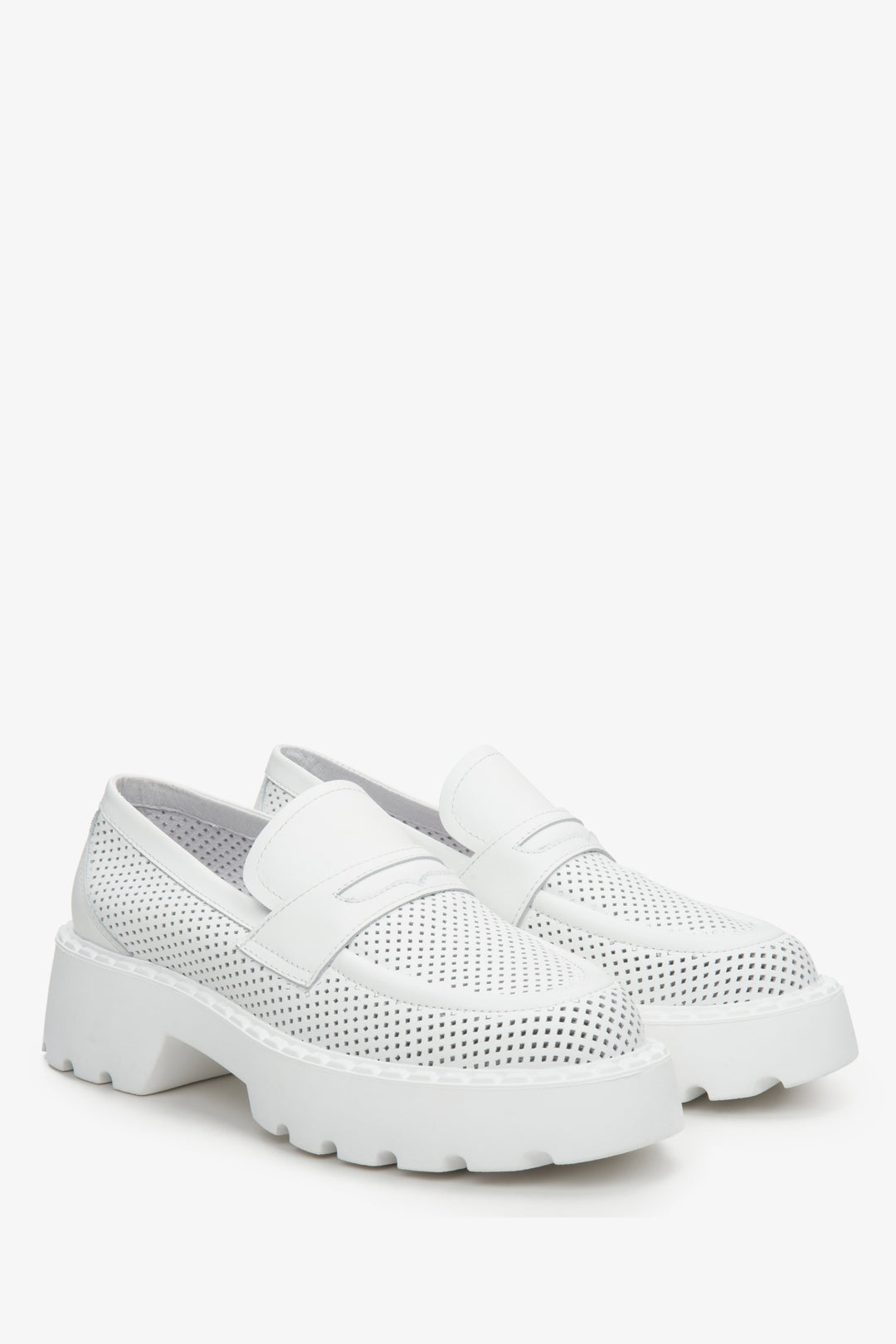 White leather loafers for women Estro with perforation - presentation of the top of the shoe and the side vest.