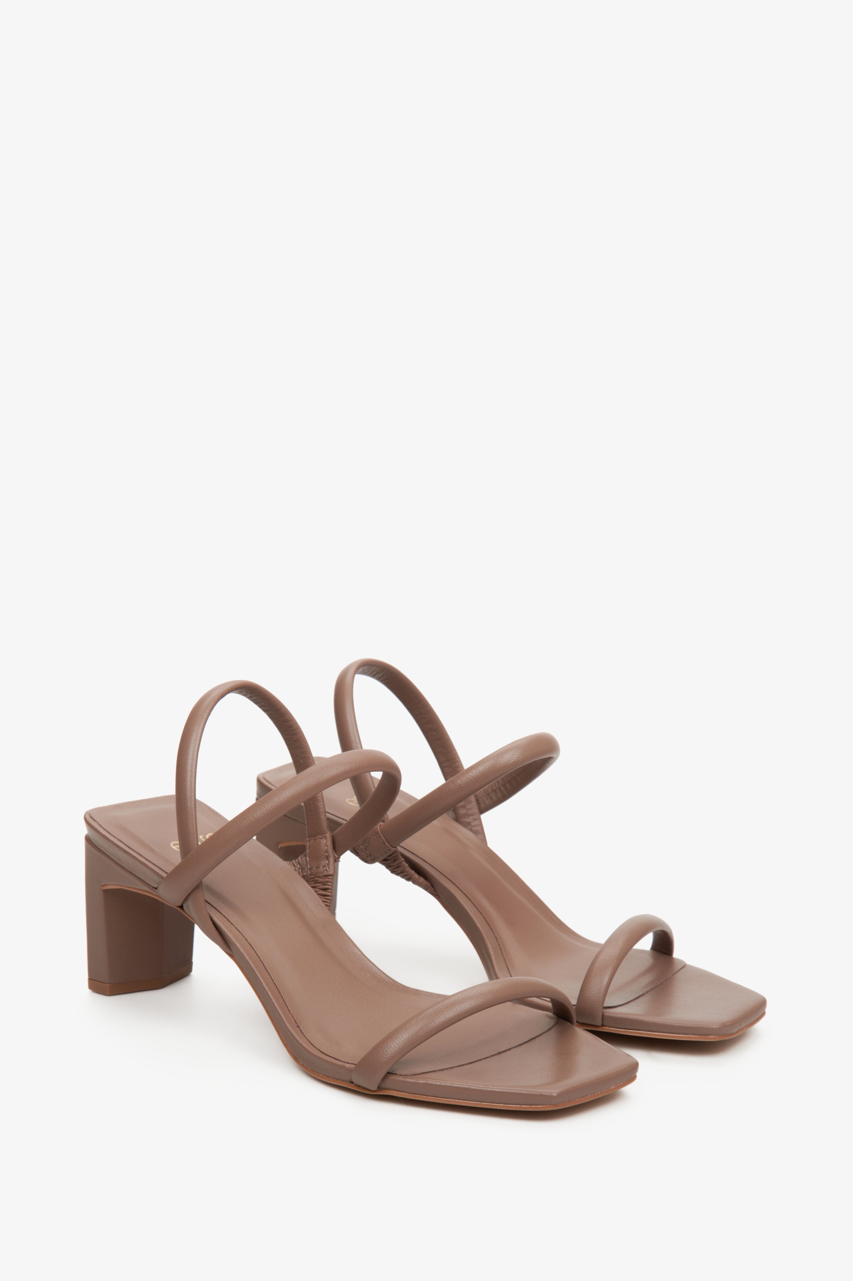 Comfortable, leather women's block-heel sandals in brown by Estro.