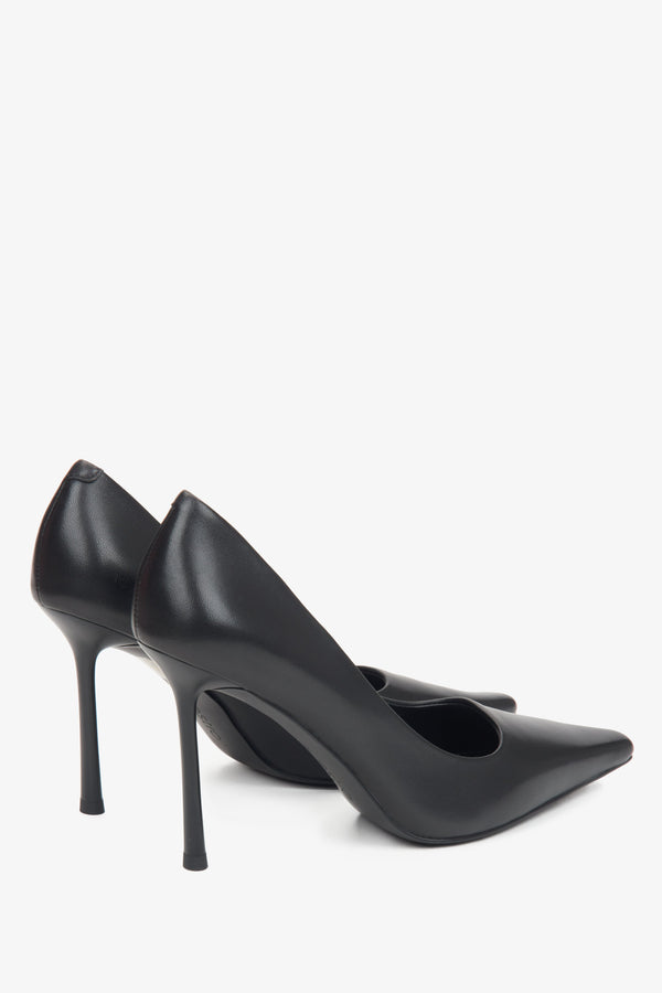 Estro black women's high heels made of natural leather with a pointed toe.