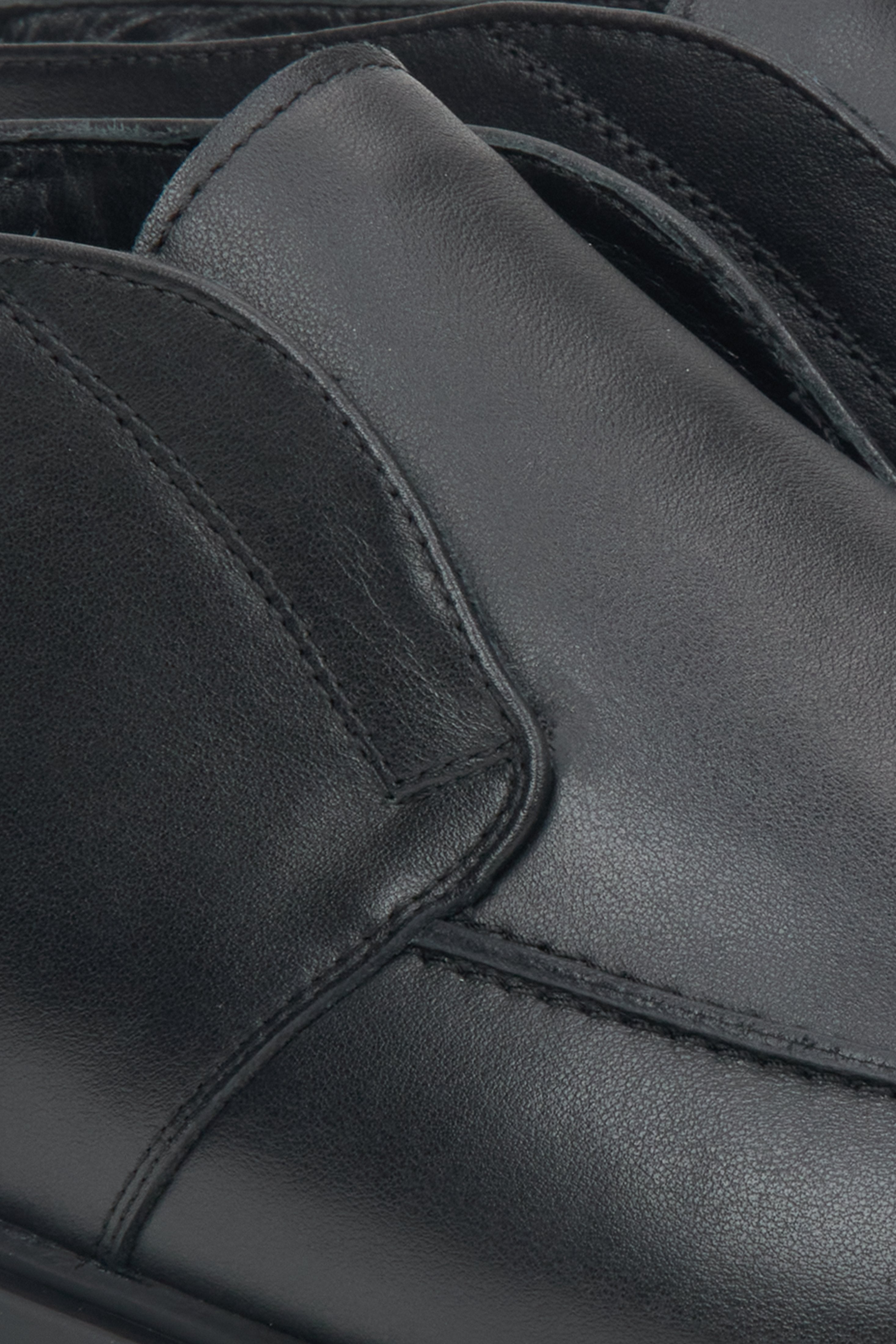 Men's black soft loafers made of genuine leather by Estro - close-up of the details.