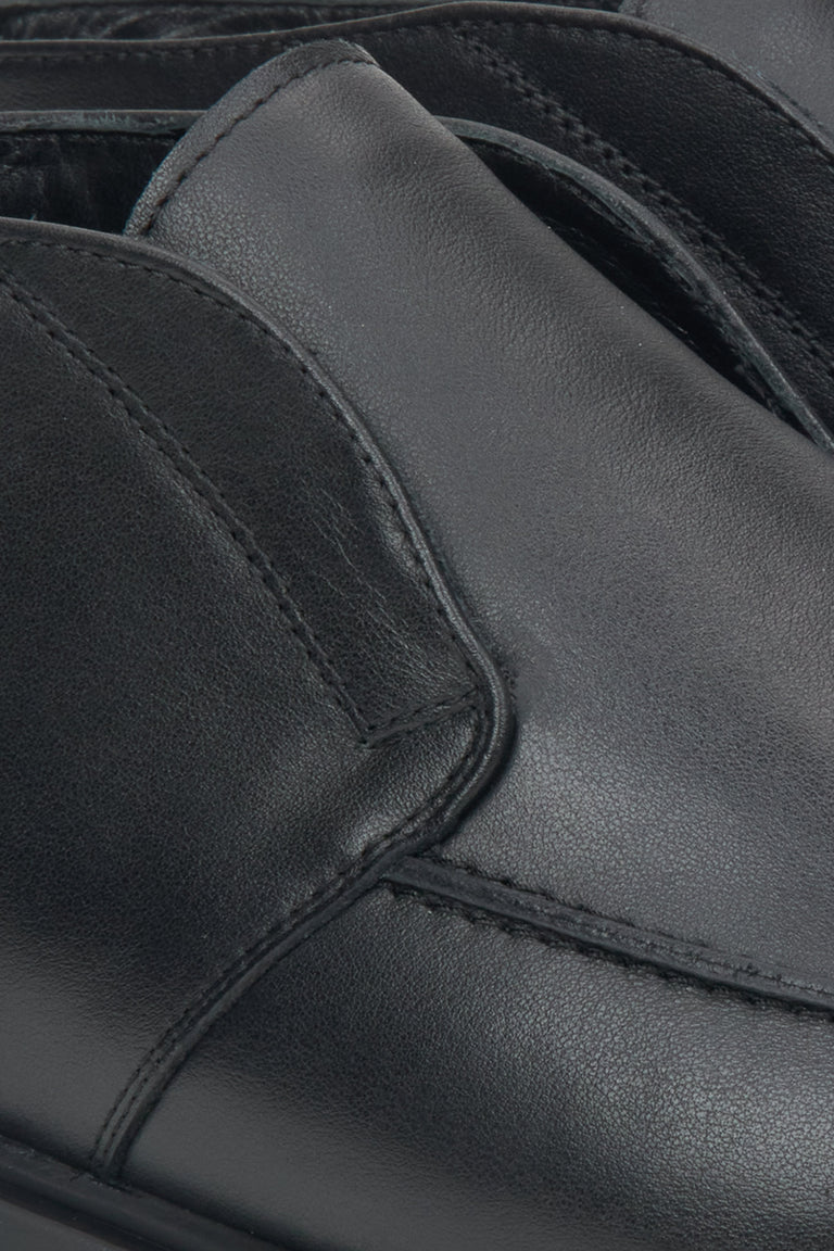 Men's black soft loafers made of genuine leather by Estro - close-up of the details.