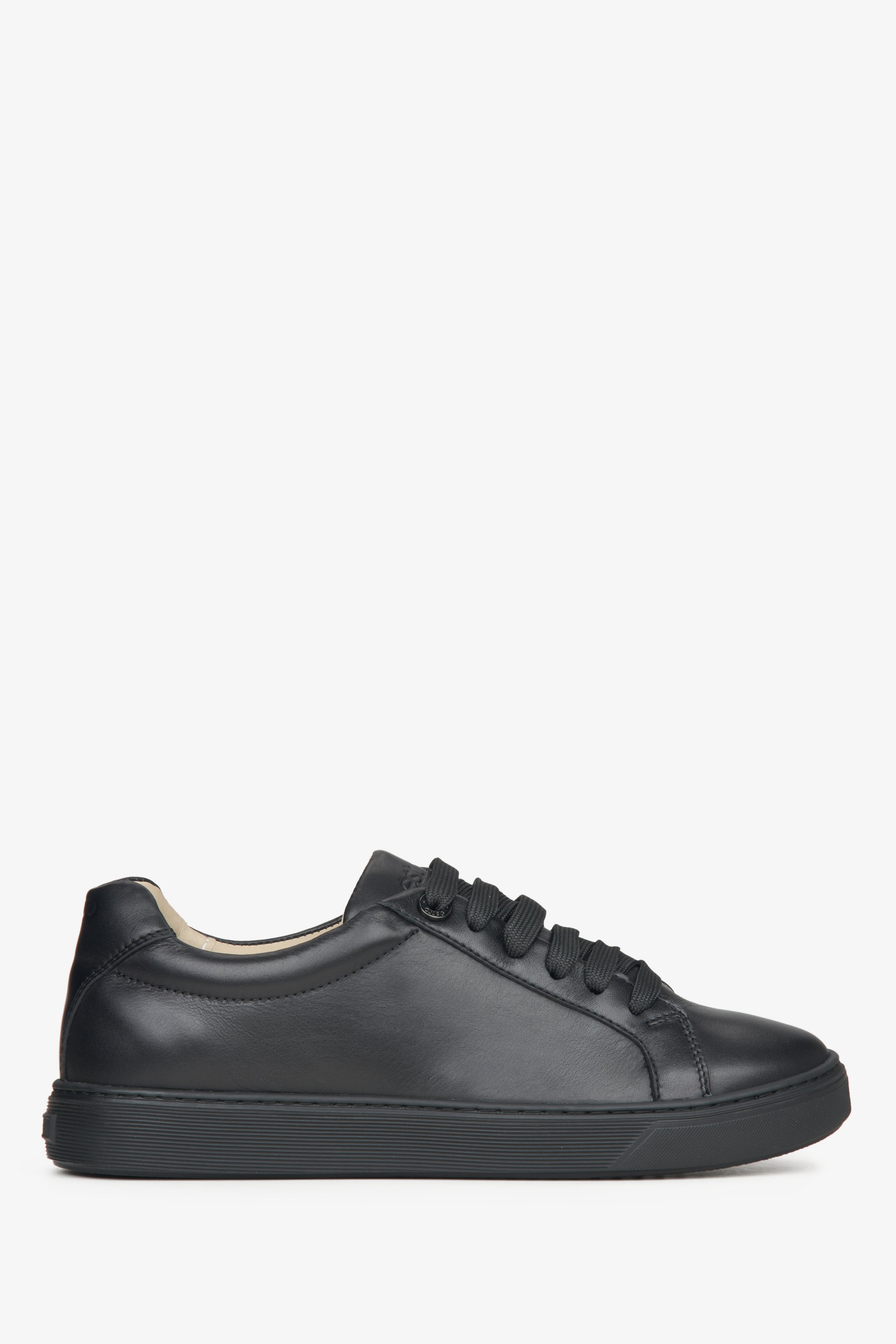 Women's Black Low-Top Sneakers made of Premium Italian Genuine Leather Estro ER00115552.