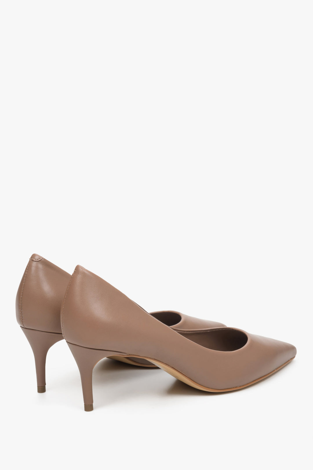 Women's leather shoes with a low heel in brown colour - close-up of the heel line.