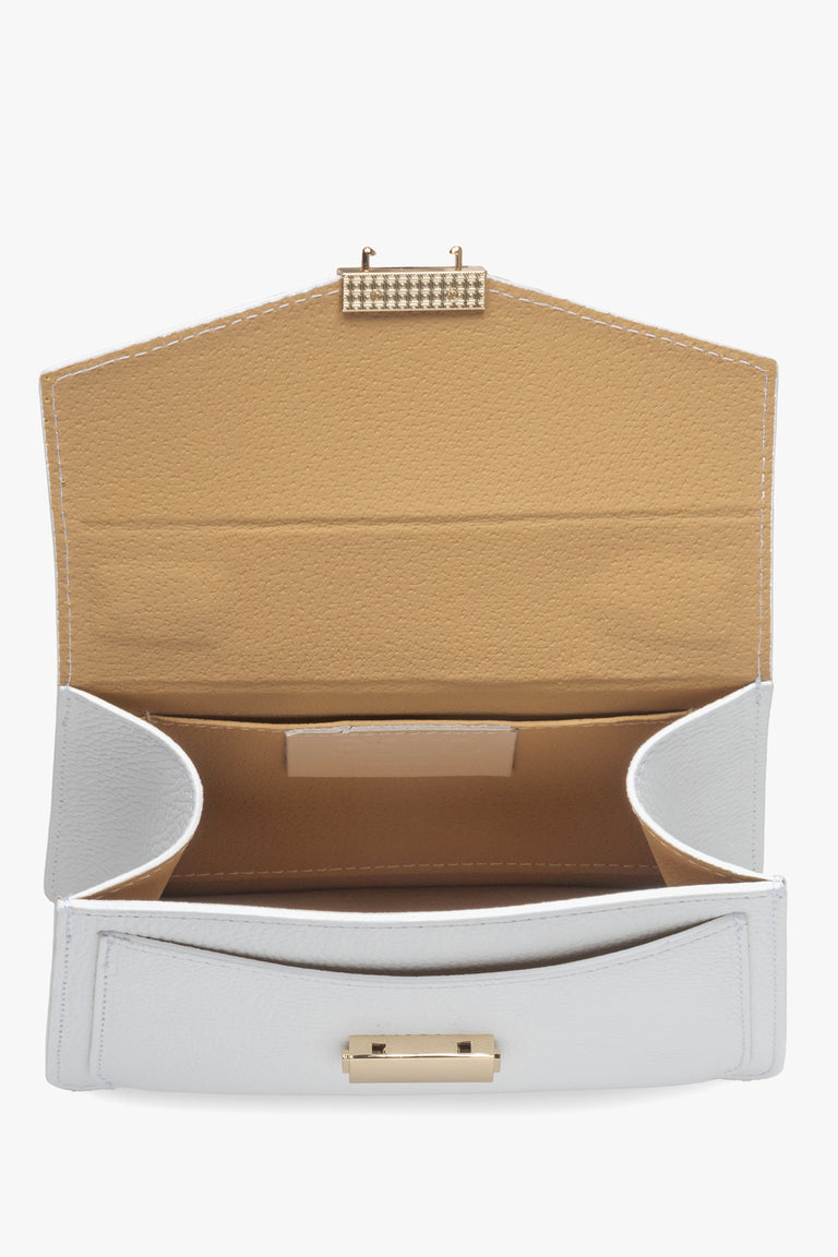 Women's small white handbag made of premium Italian genuine leather by Estro - interior.