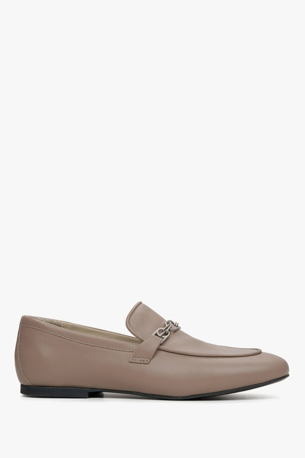 Beige leather loafers Estro - shoe profile.