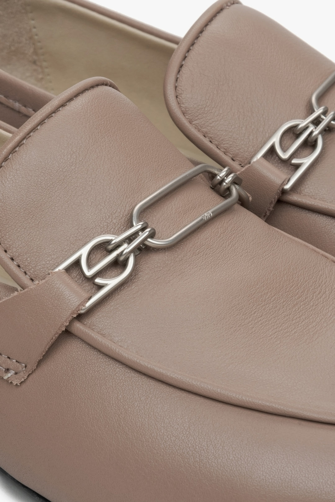 Women's beige leather loafers Estro - a close-up on details.