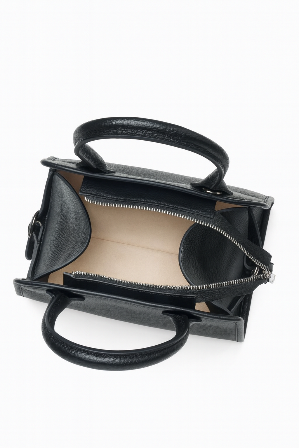 Black handbag with a handle Estro.