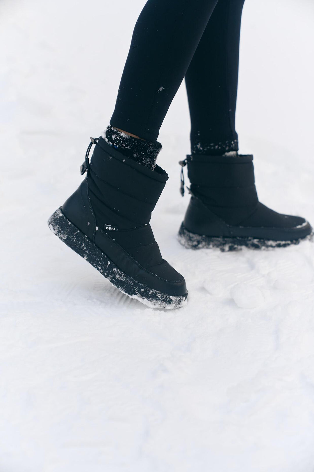 Women's Black Fur Snow Boots made of Genuine Leather Estro ER00114130.
