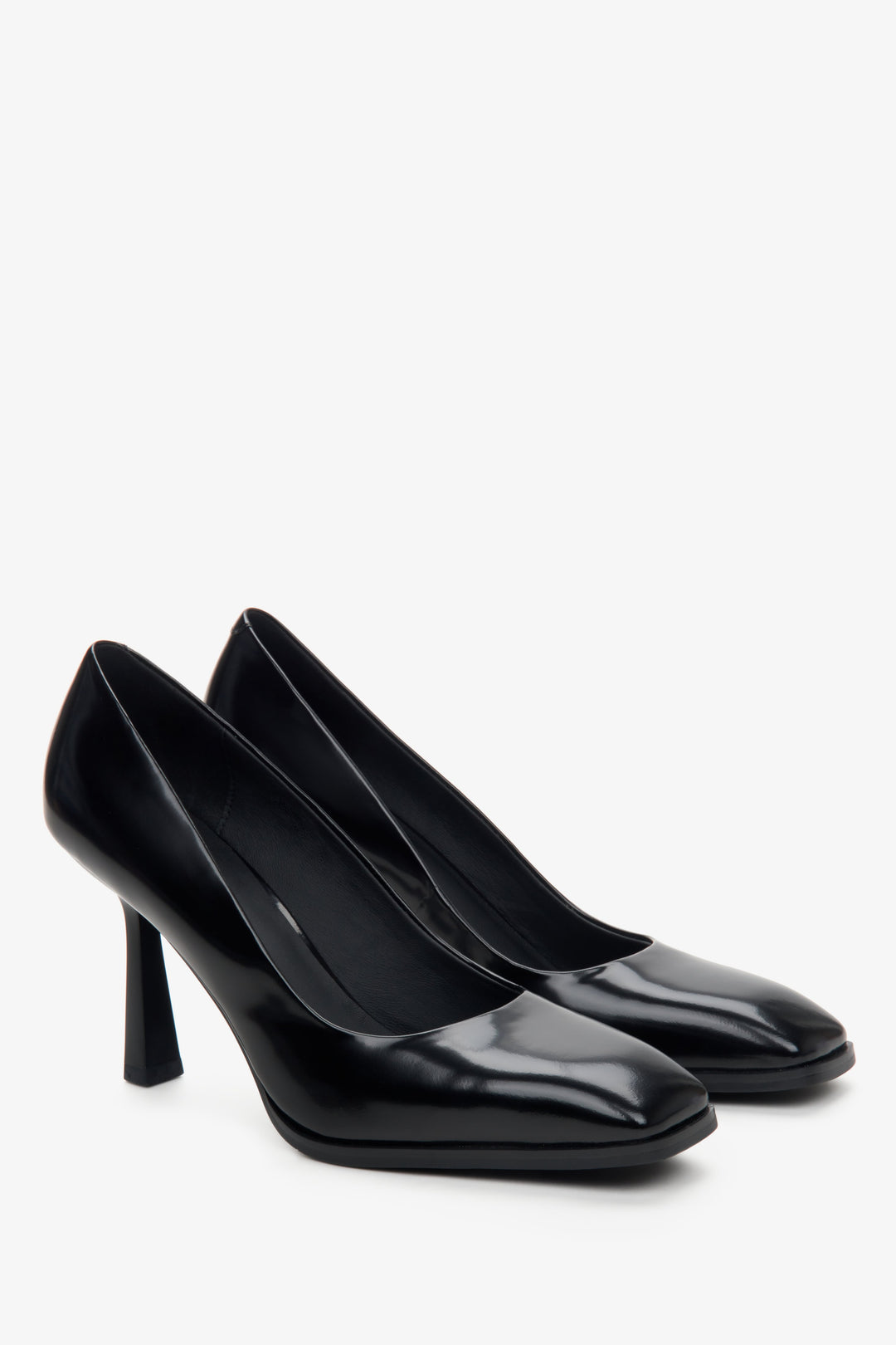 Estro women's black leather high-heeled shoes.