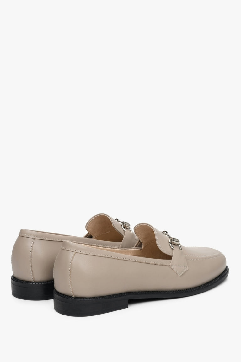 Women's beige italian leather loafers - close-up on heel counter.