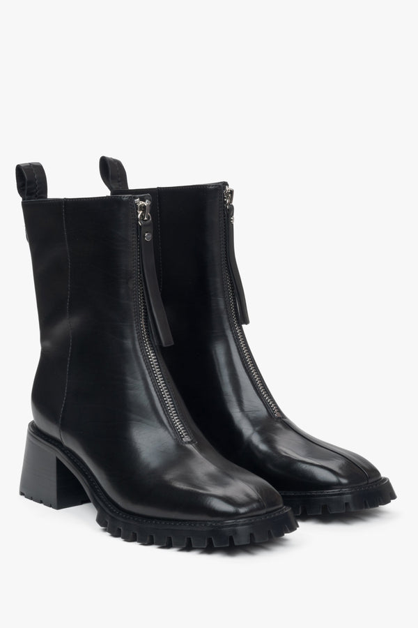 Elegant women's black ankle boots made of genuine leather with a low heel by Estro - close-up of the toe and side line of the shoes.