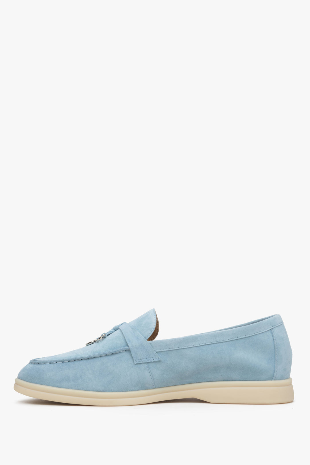 Velour and leather light blue women's loafers with an elegant tassel.