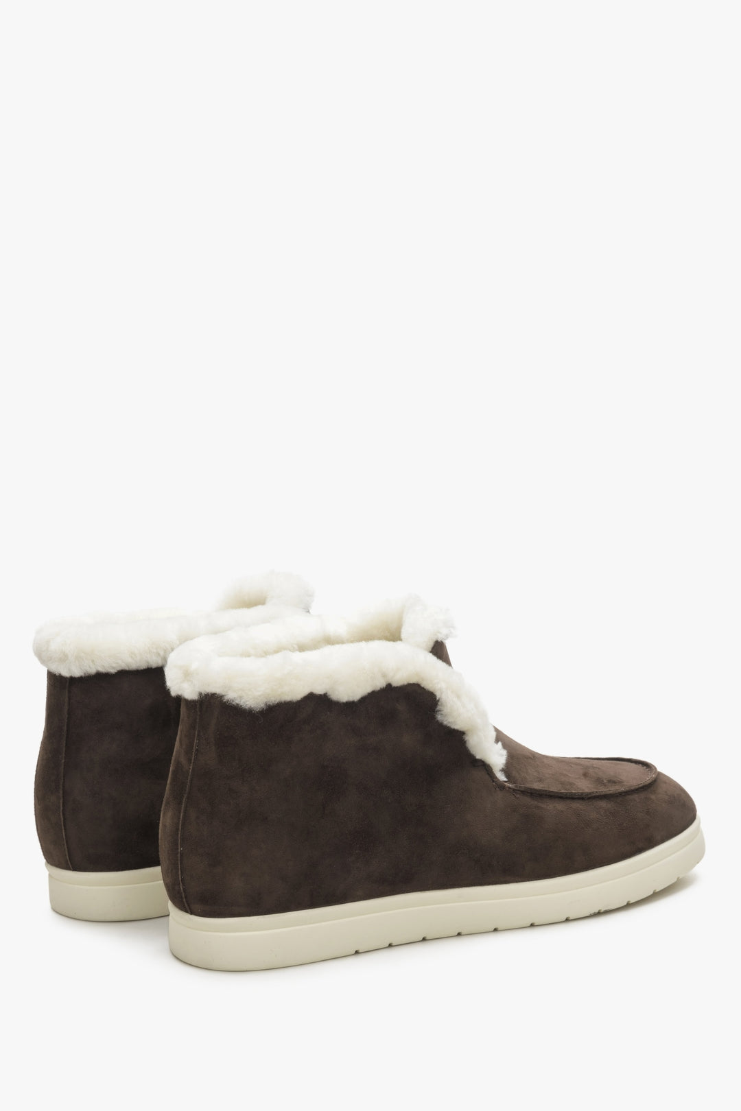 Slip on low-top boots in saddle brown colour made of velour and fur.