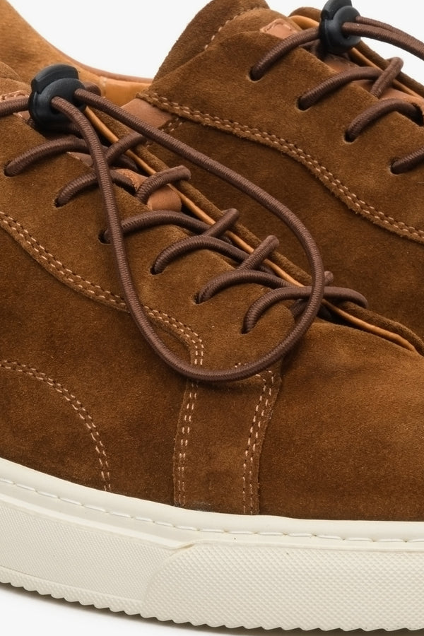 Men's brown velour sneakers by Estro in brown - close-up on the details.