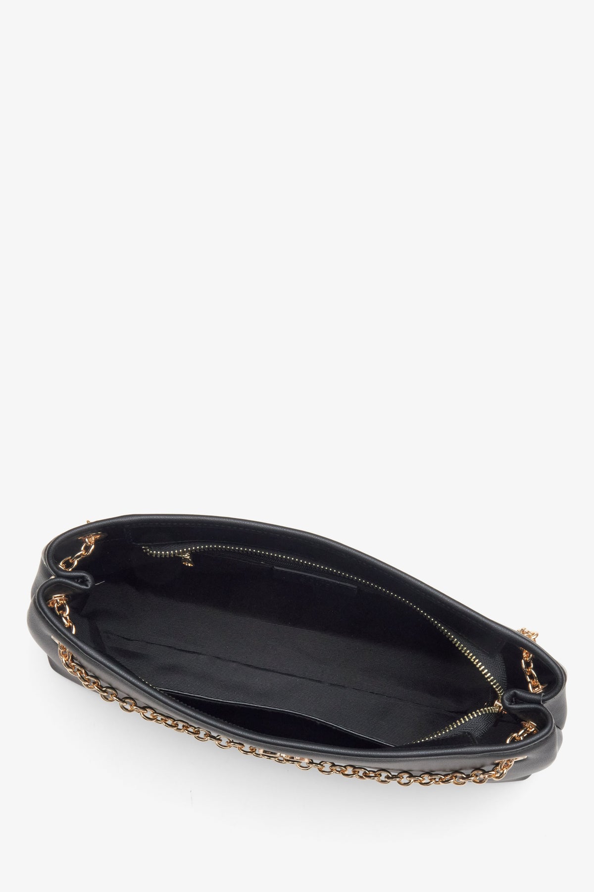 Women's black leather bag Estro - a close-up on the main compartment.