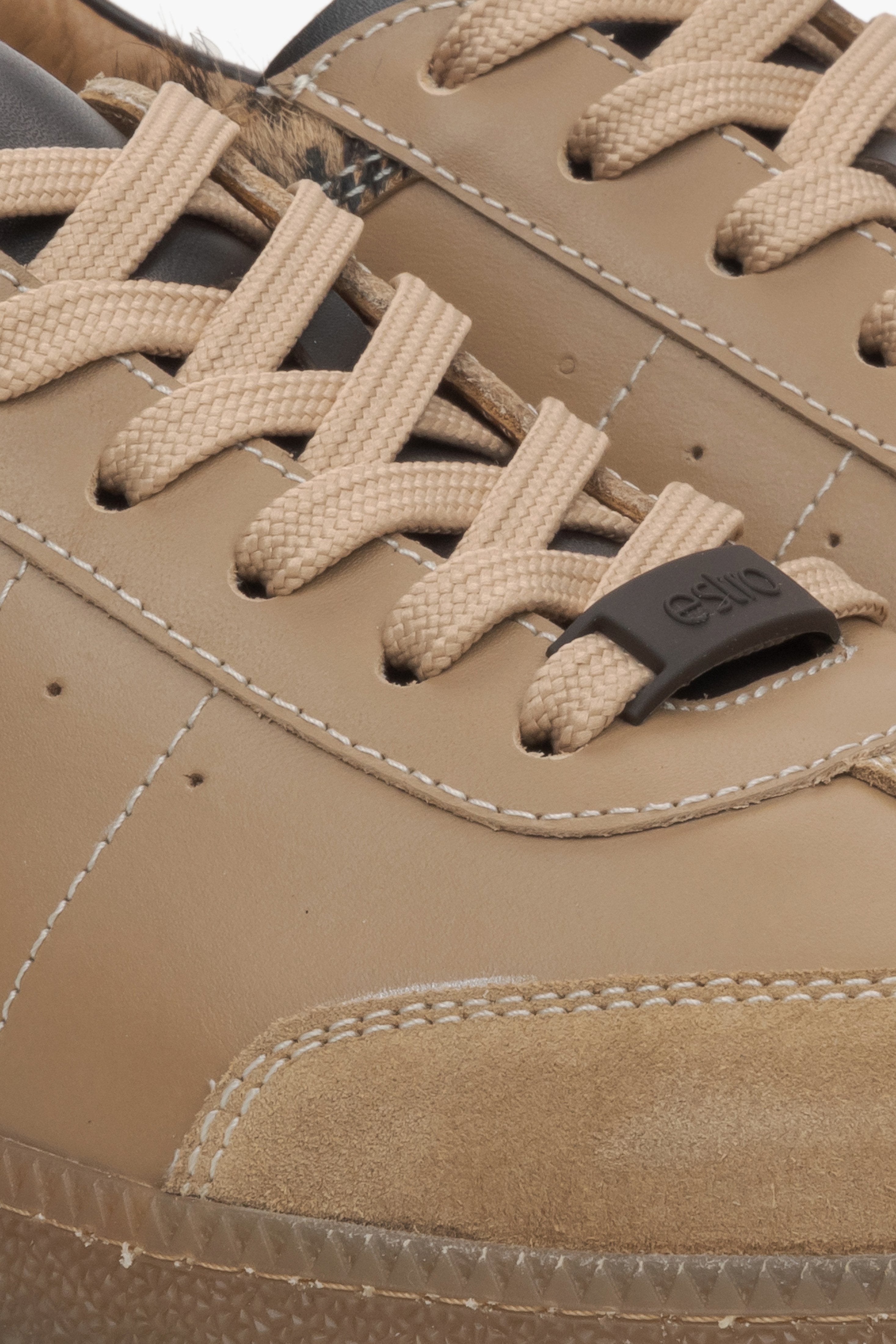 Estro leather women's light brown sneakers - close-up of details.