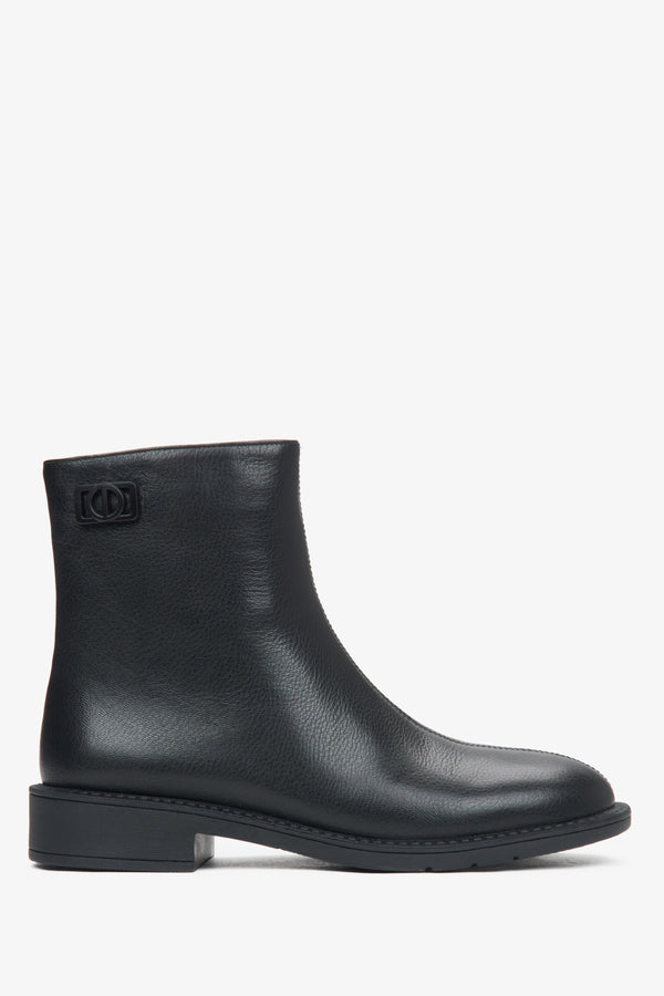 Women's Black Ankle Boots made of Genuine Leather with Light Insulation Estro ER00115891.