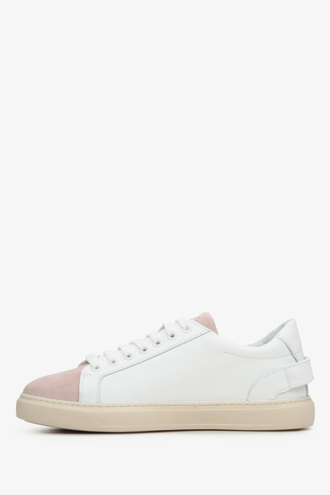 White and pink leather and suede women's sneakers by Estro: presentation of the shoe profile.