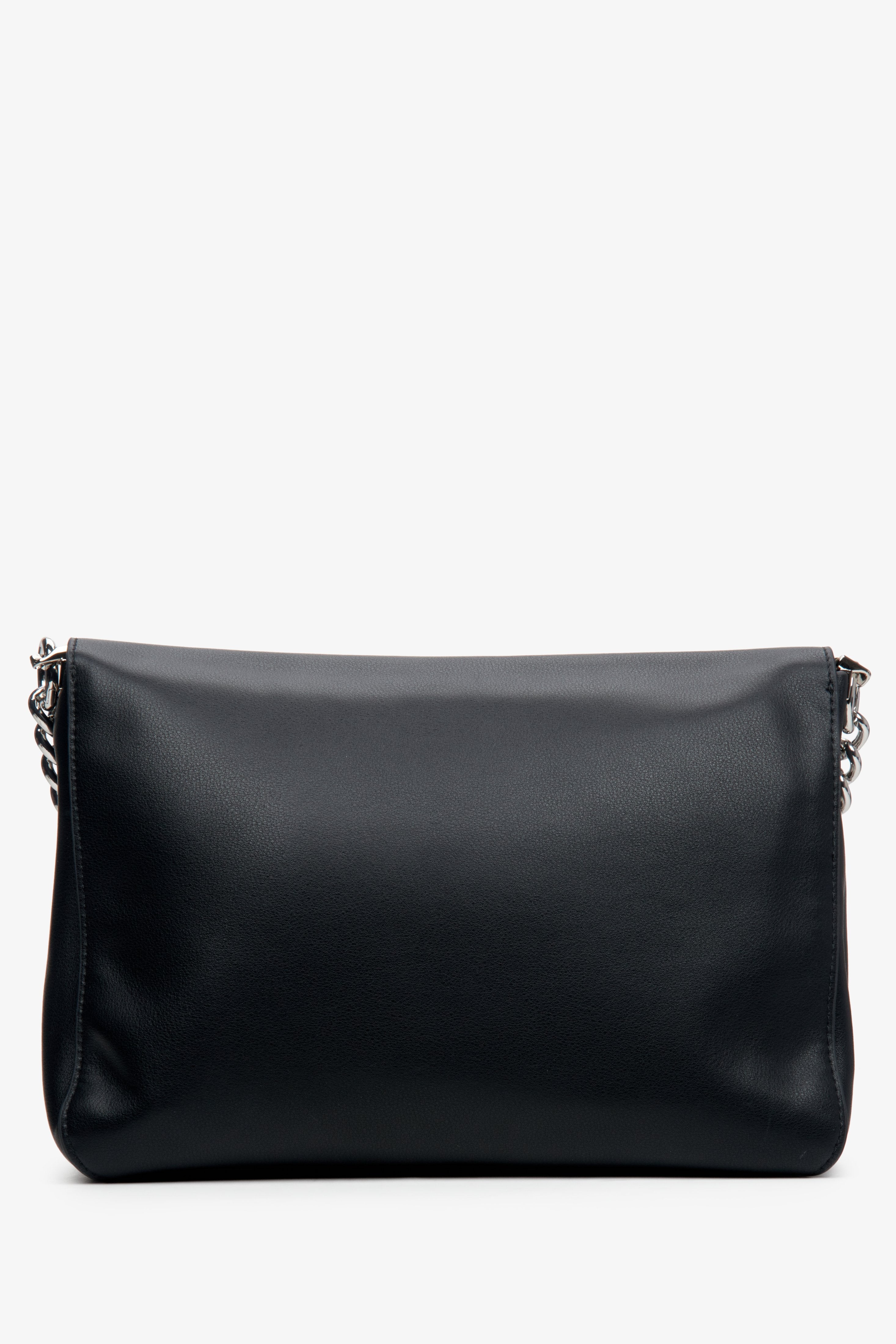 Women's black leather crossbody bag Estro with a chain - back view of the model.