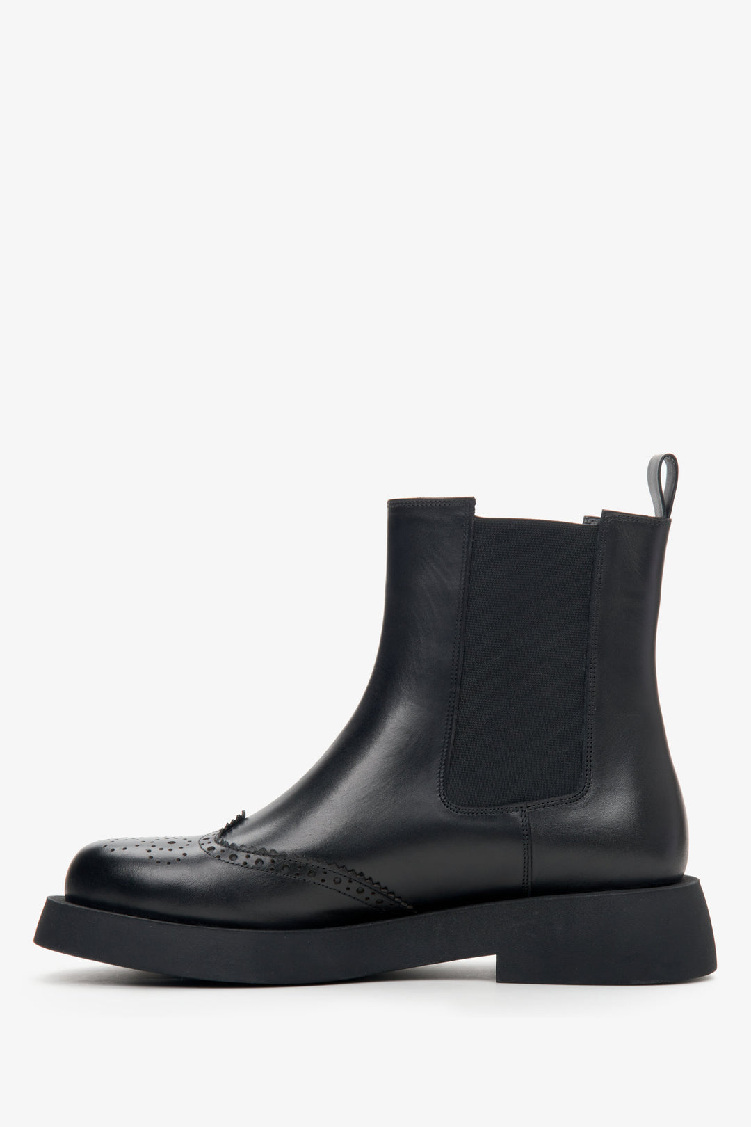 Estro women's  black leather Chelsea boots - shoe profile.