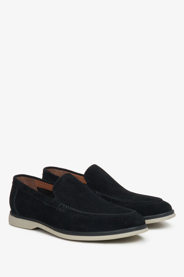 Men's black loafers by Estro made of natural velour.