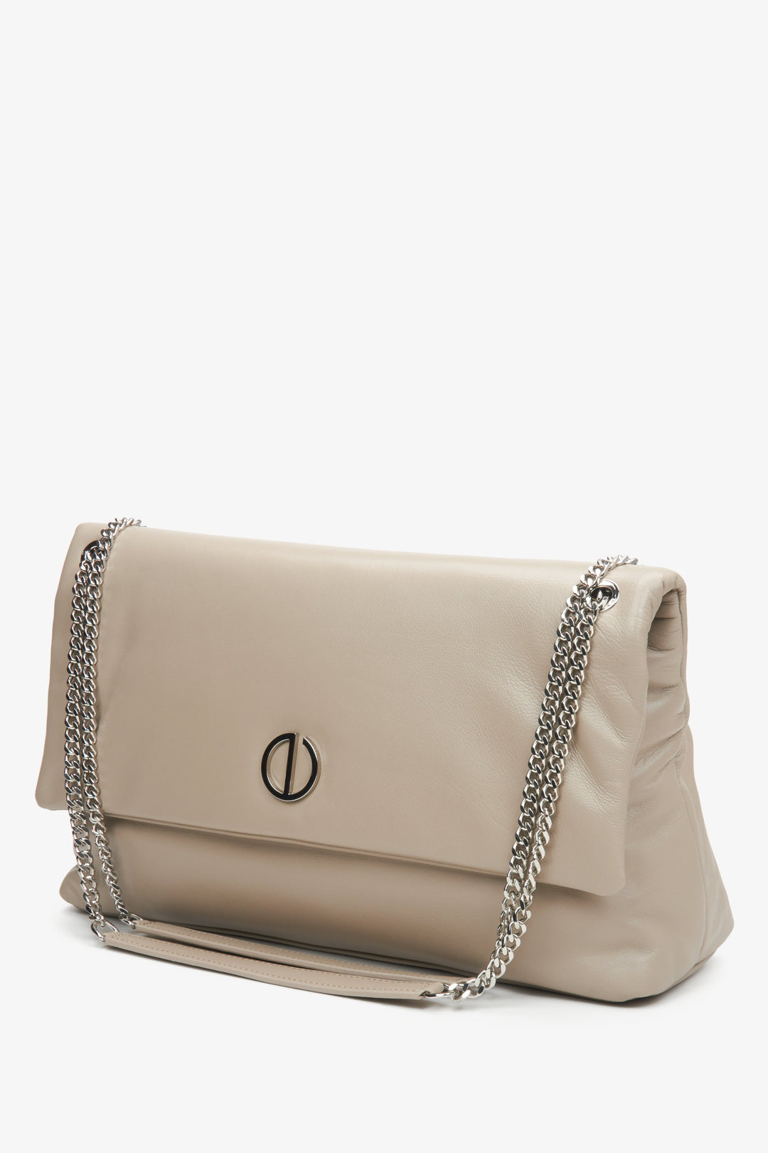 Women's beige handbag with a chain strap Estro.