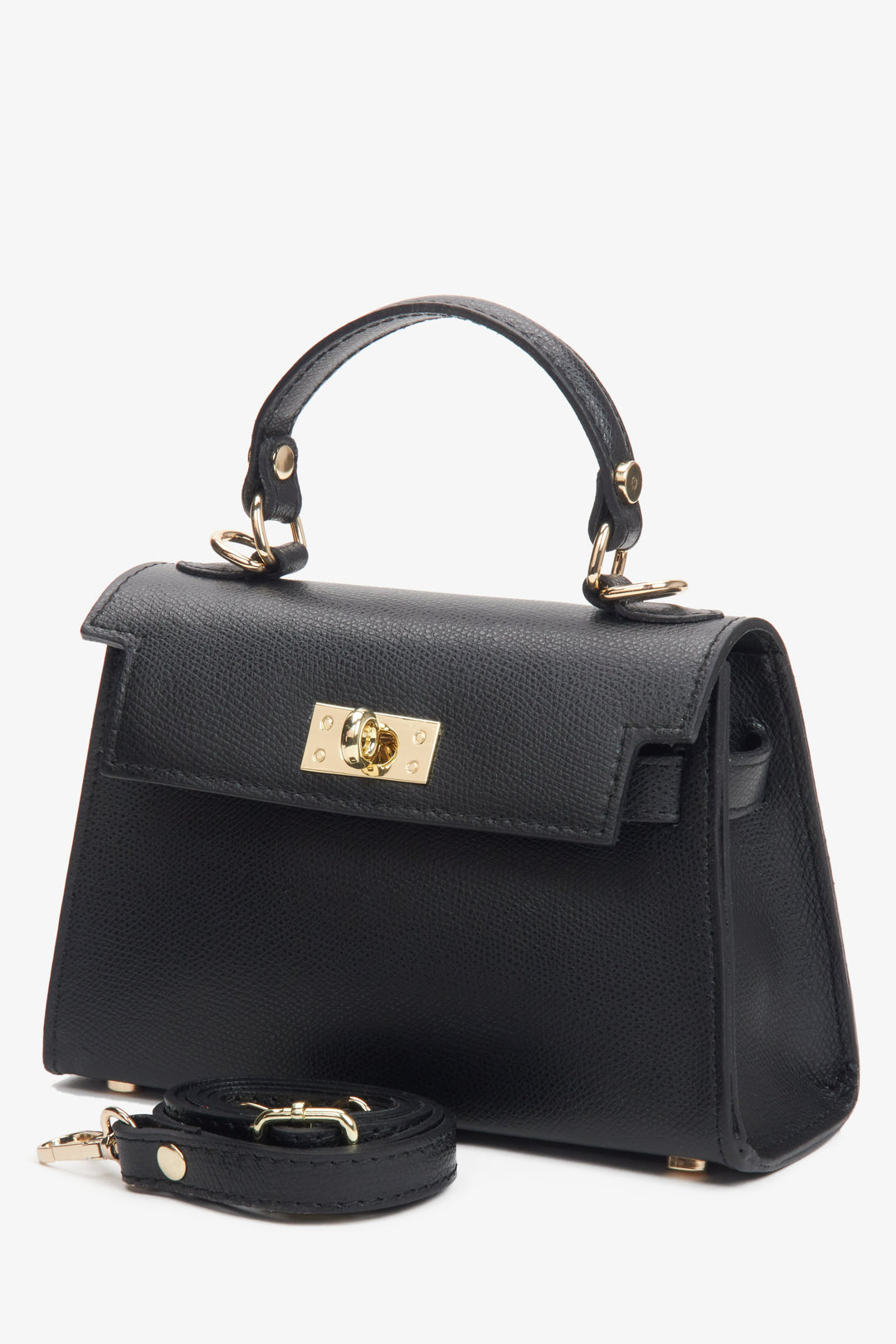 Estro structured handbag made of natural leather with an adjustable strap in black.