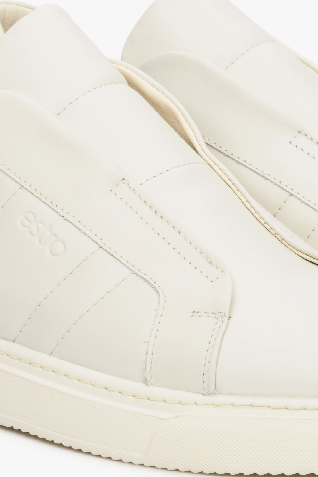Men's beige slip-on sneakers by Estro for spring and fall - close-up of the details.