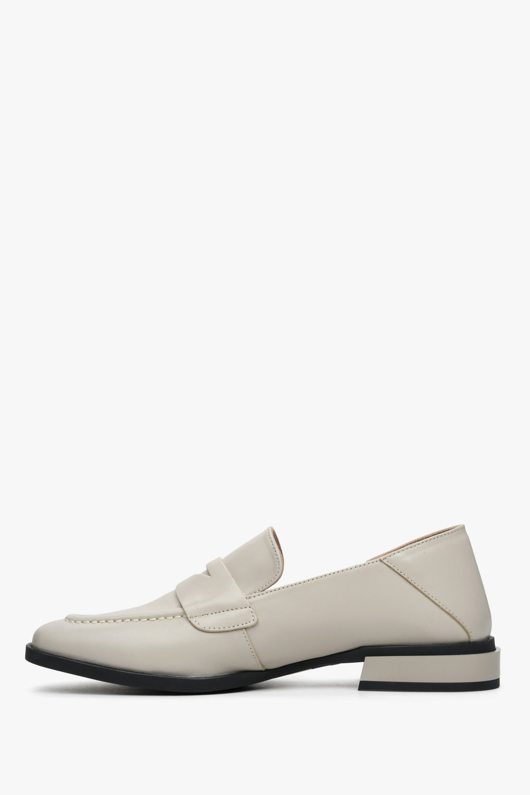 Women's beige leather loafers with a low heel by Estro - shoe profile presentation.