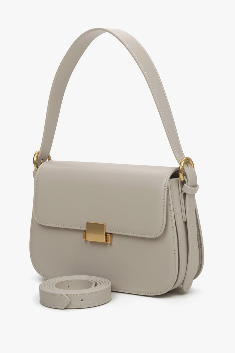 Women's leather milky-beige shoulder bag by Estro.