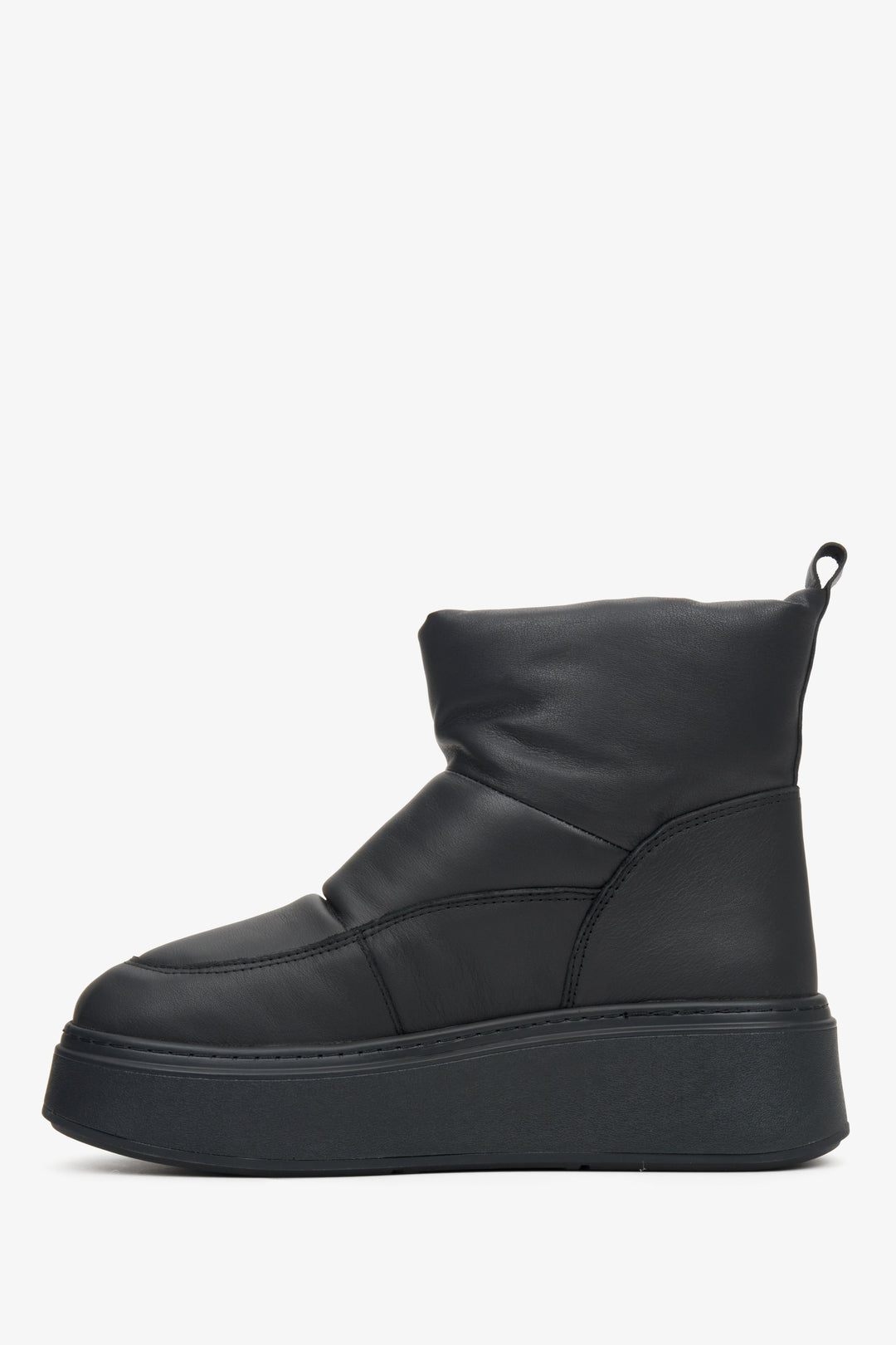 Estro women's black snow boots made of genuine leather with fur lining - shoe profile.