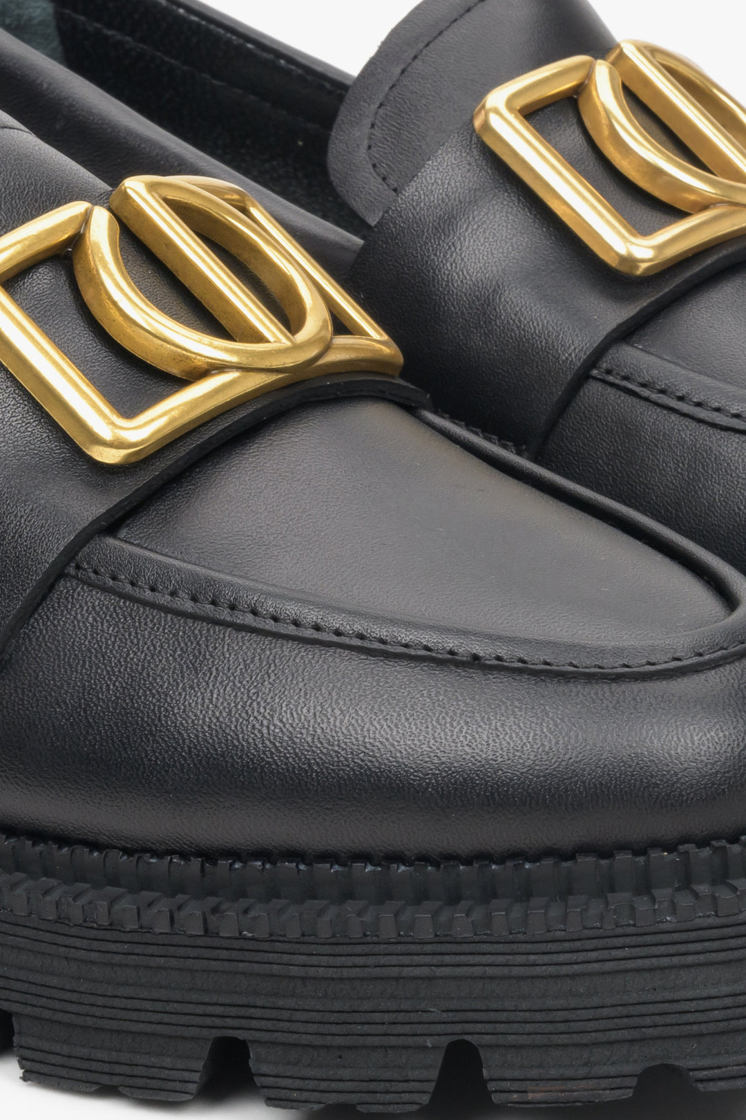 Women's black leather shoes with gold chain by Estro - a close-up on the details.
