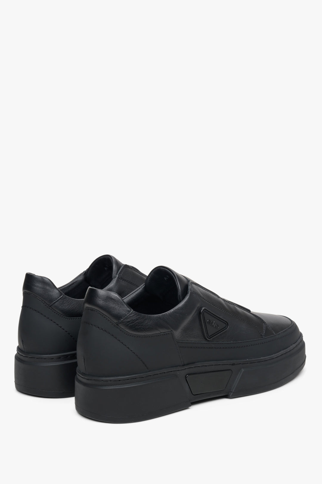 Men's black slip-on sneakers by Estro made of natural leather - close-up on the side line and heel.