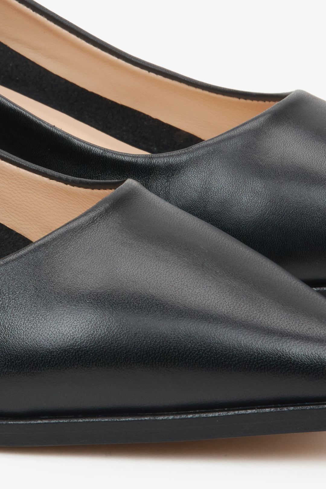 Women's leather black pumps by Estro - close-up on the details.