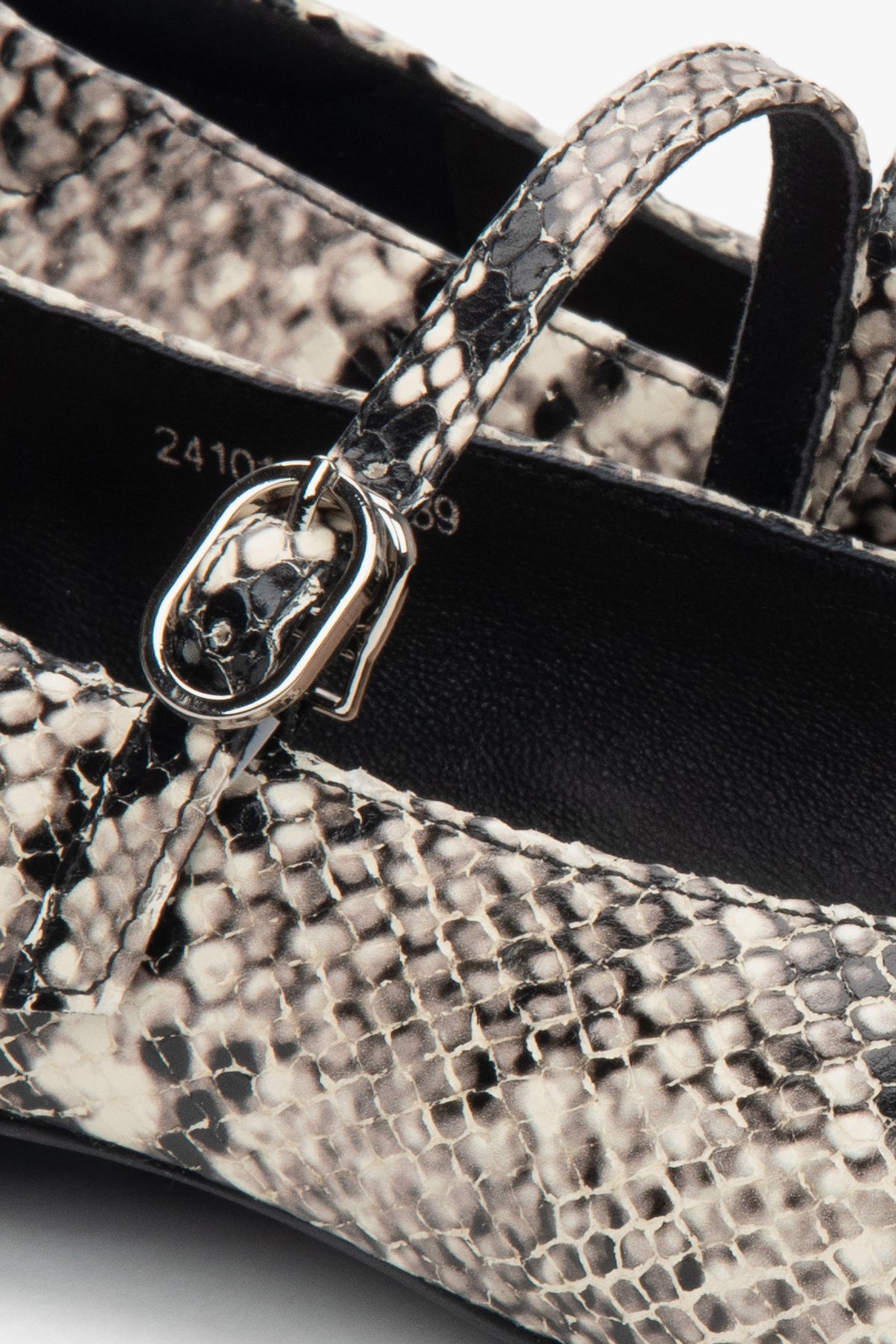 Black and white leather Estro women's ballet flats with animal print – the essence of original style and everyday comfort.