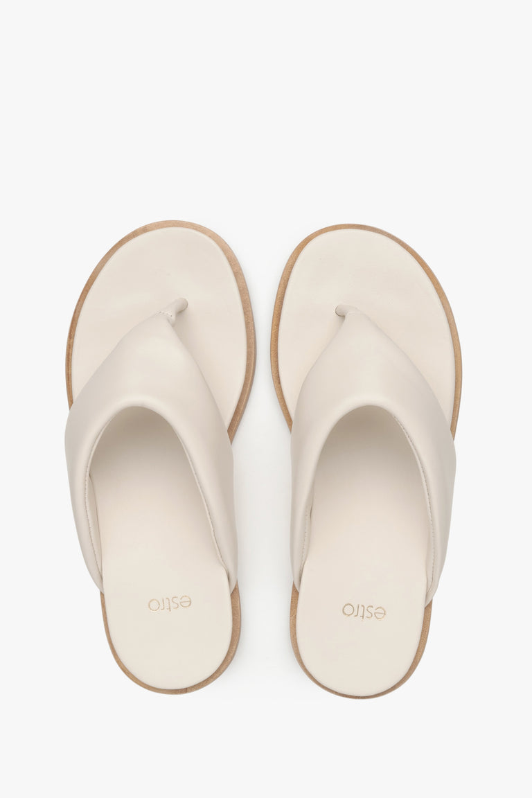 Women's light beige leather thong slide sandals Estro - presentation from above.