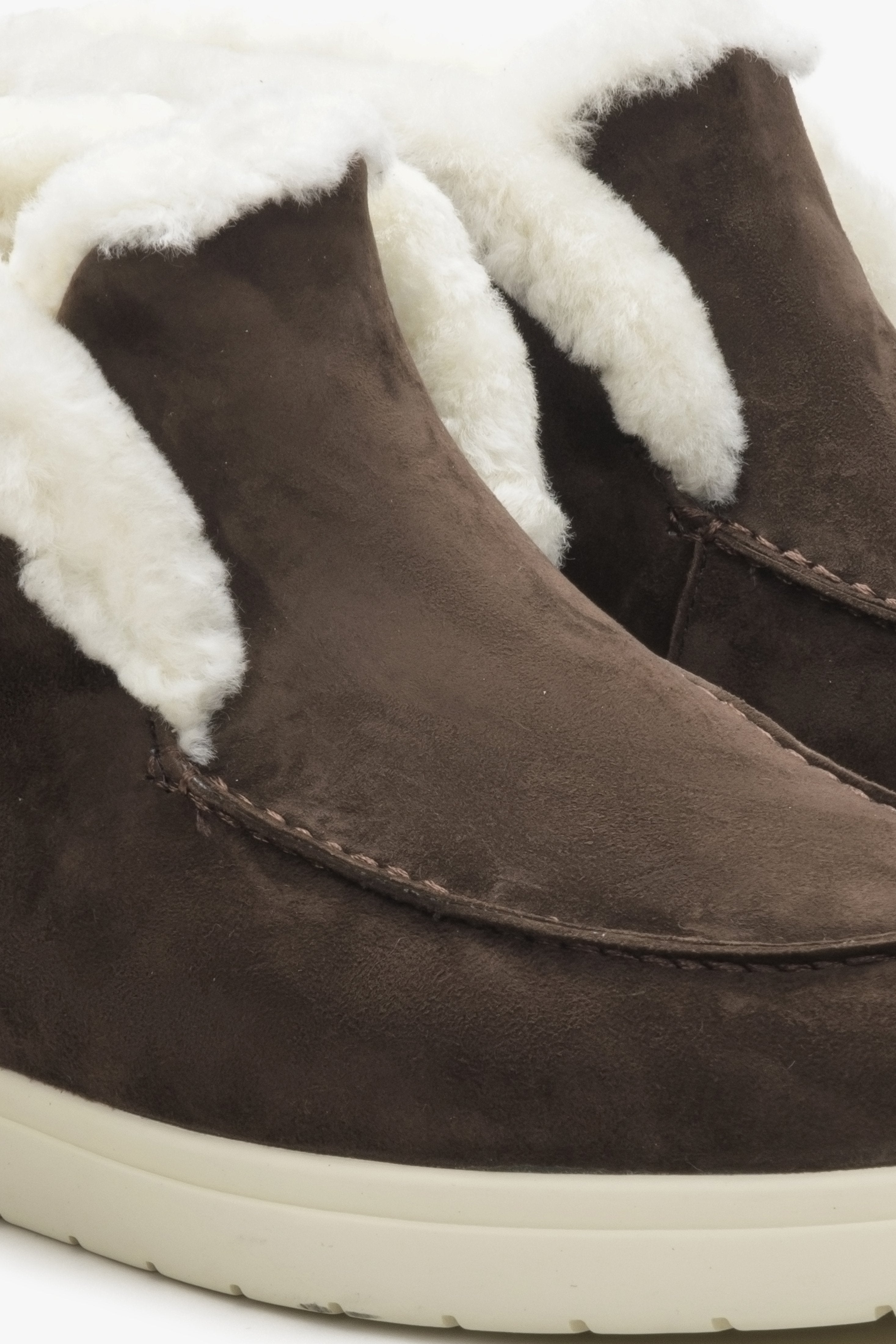 Women's fur and velour ankle boots in saddle brown colour.