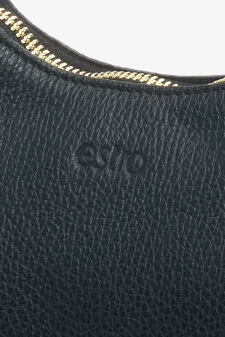 Women's black leather shoulder bag by Estro - close-up of the detail.