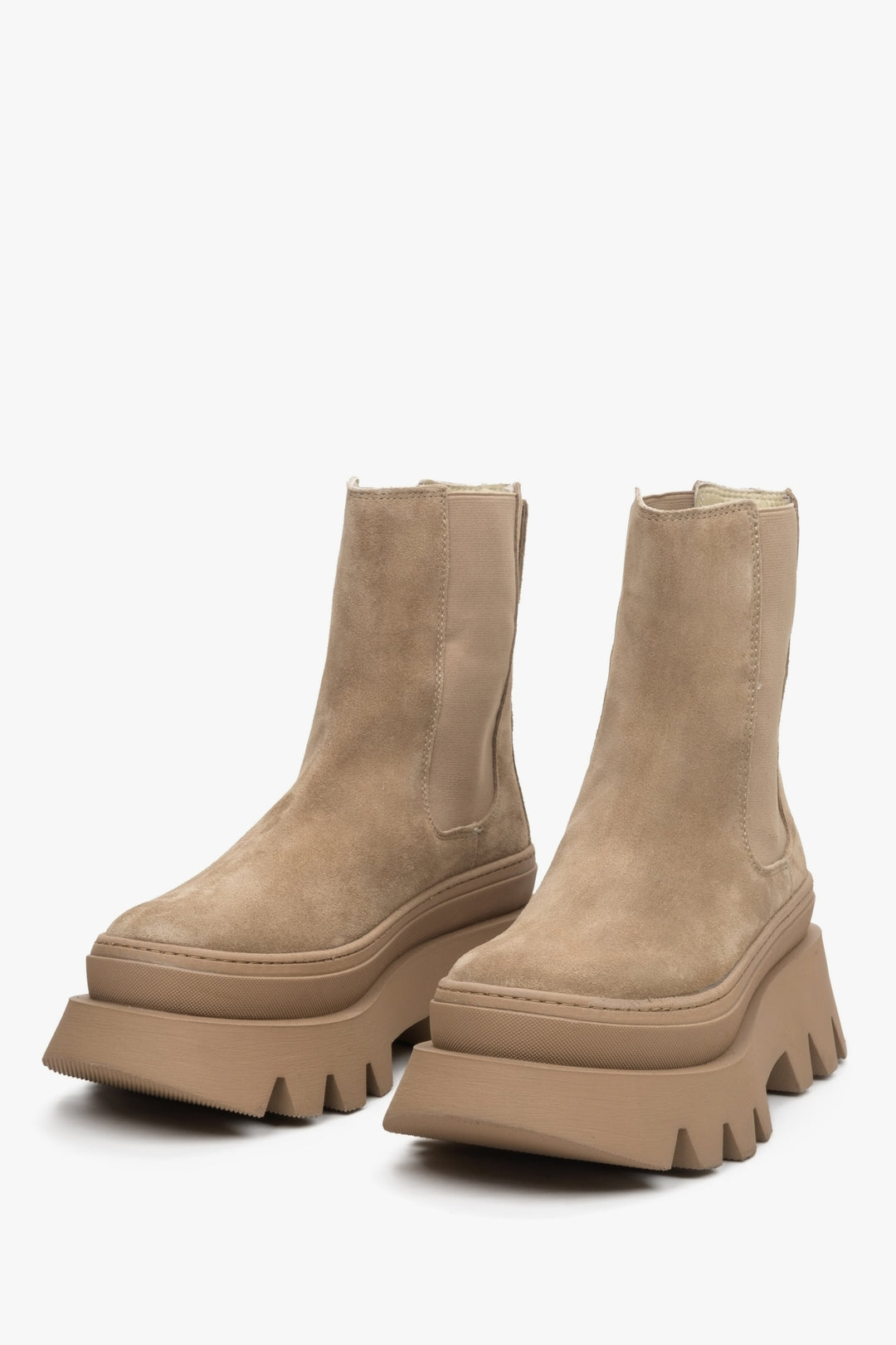 Women's brown platform chelsea boots by Estro - close-up on the toe.