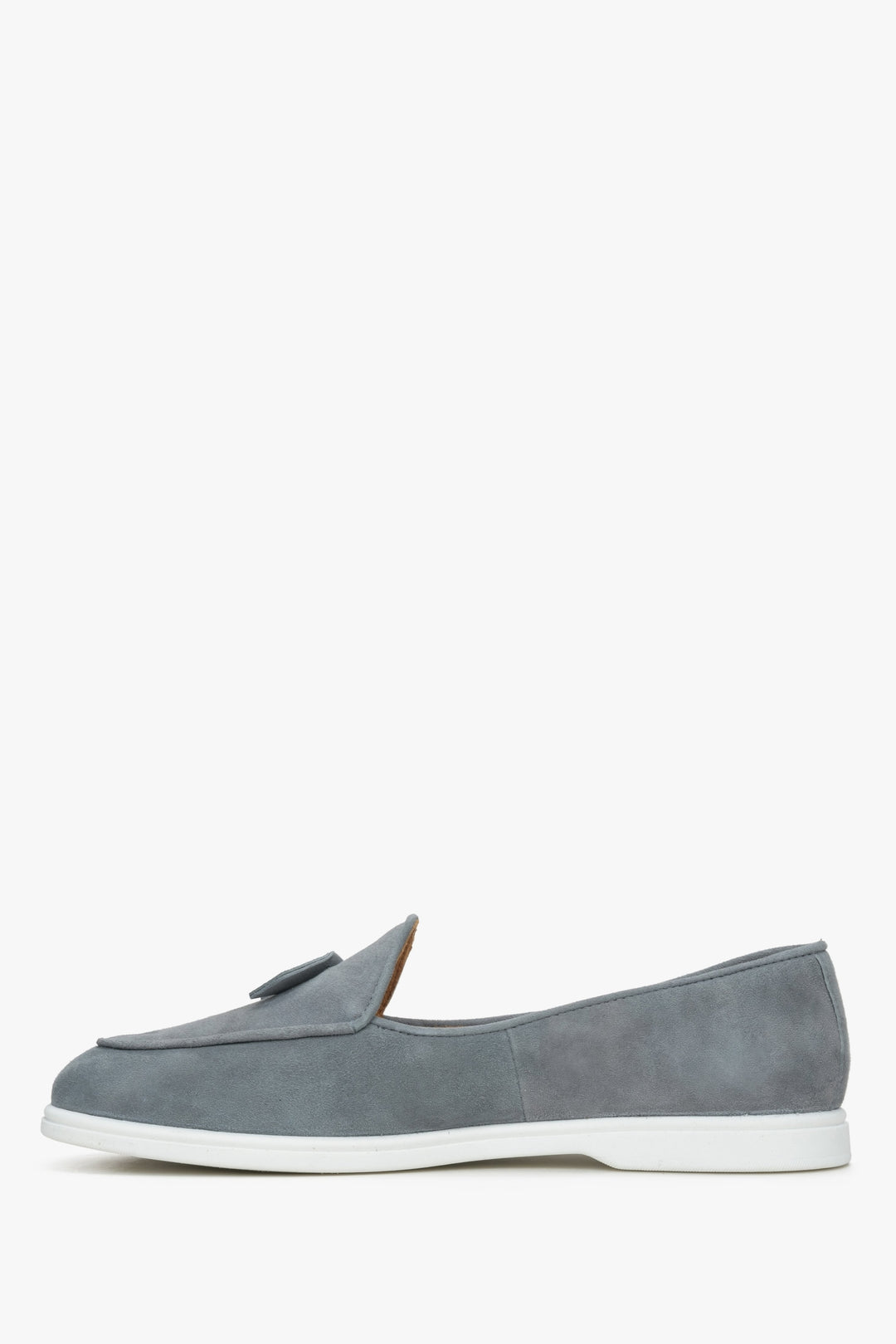 Women's grey moccasins of genuine velour by Estro - shoe profile.