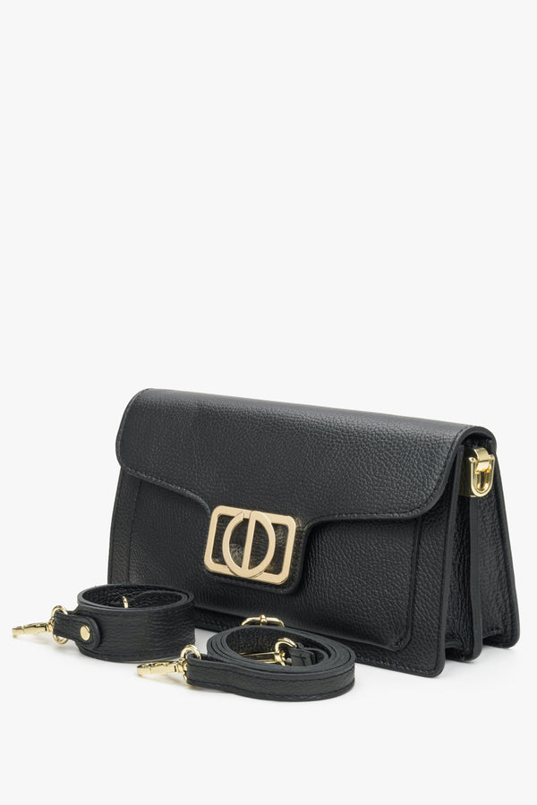 Estro women's black leather shoulder bag.