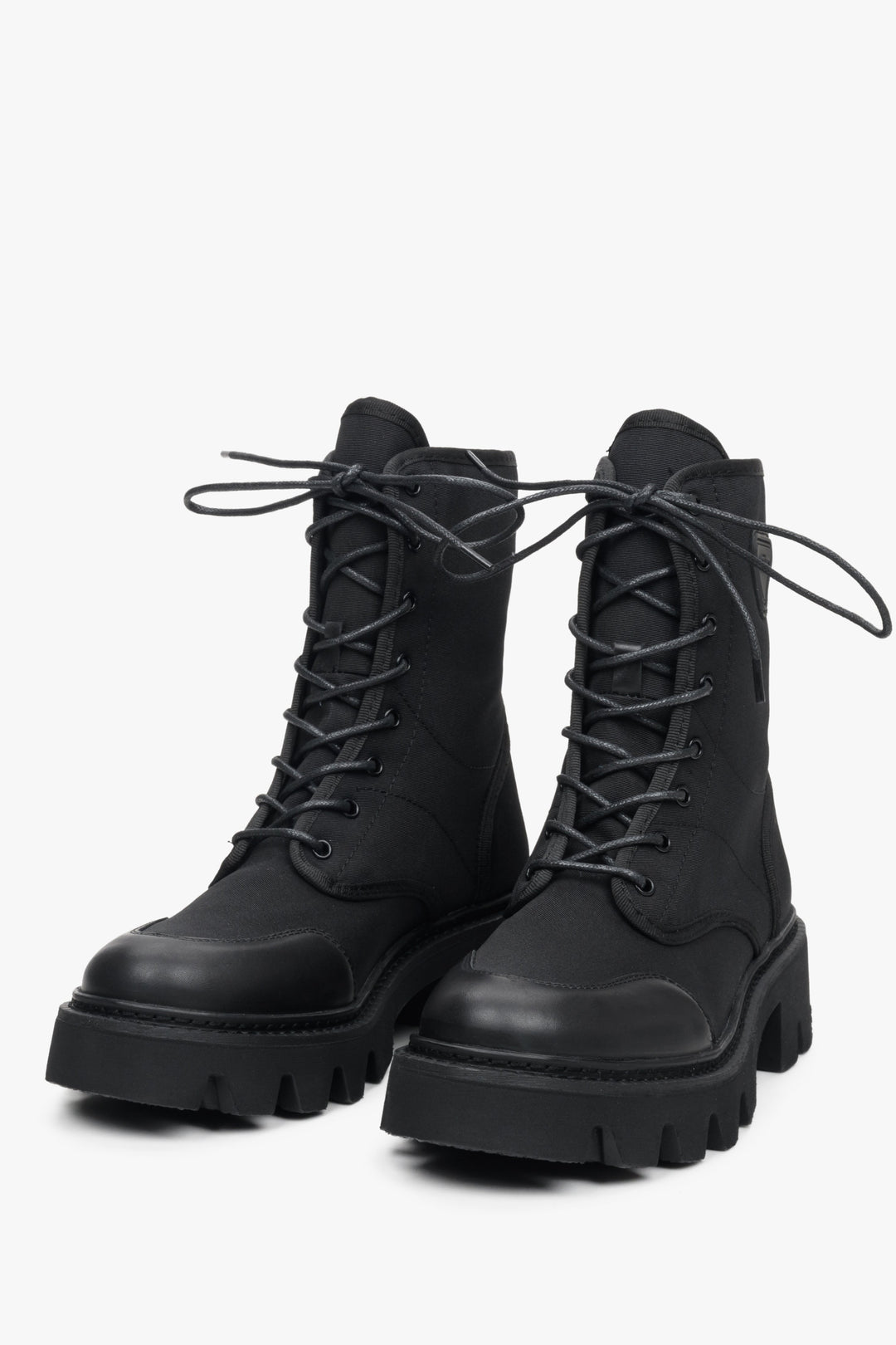 Lace-up women's black boots by Estro - front part of the shoe.