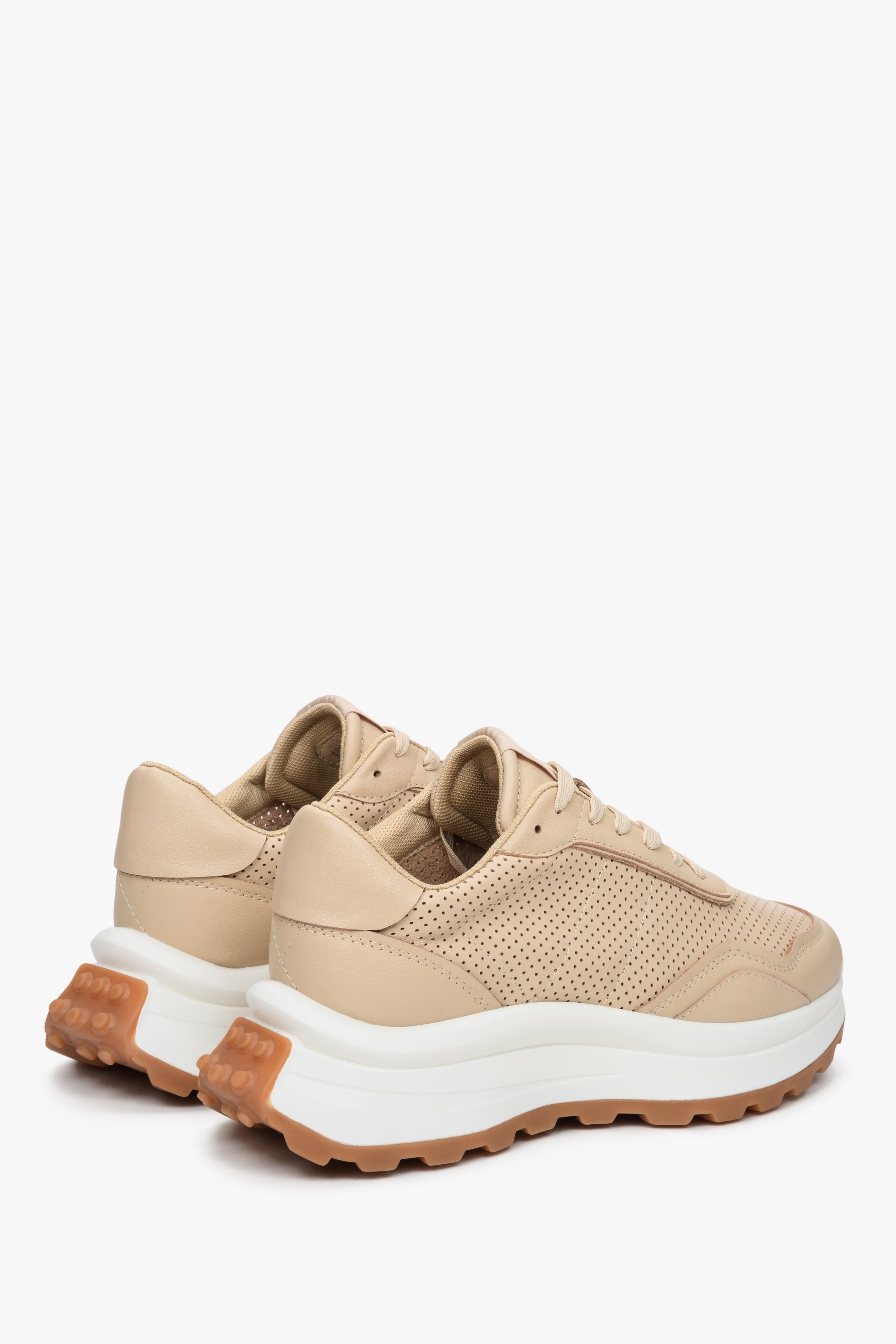 Women's beige sneakers with perforation by Estro - close-up of the heel.