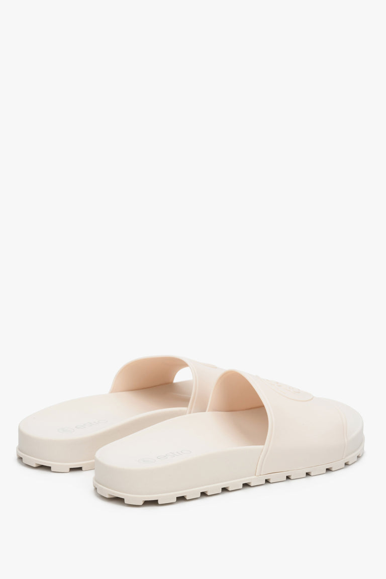 Women's light beige rubber flip-flops for fall/spring by Estro.