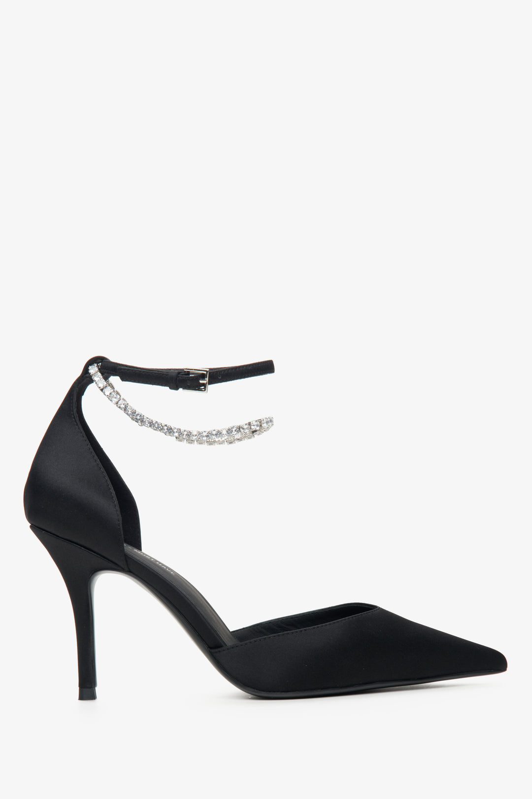 Stylish women's black pumps by Estro x MustHave - shoe profile.