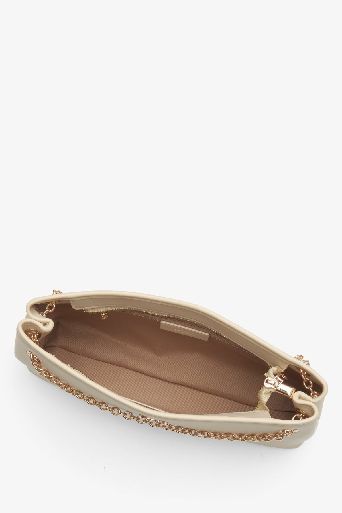 Women's light beige leather bag Estro - a close-up on the main compartment.