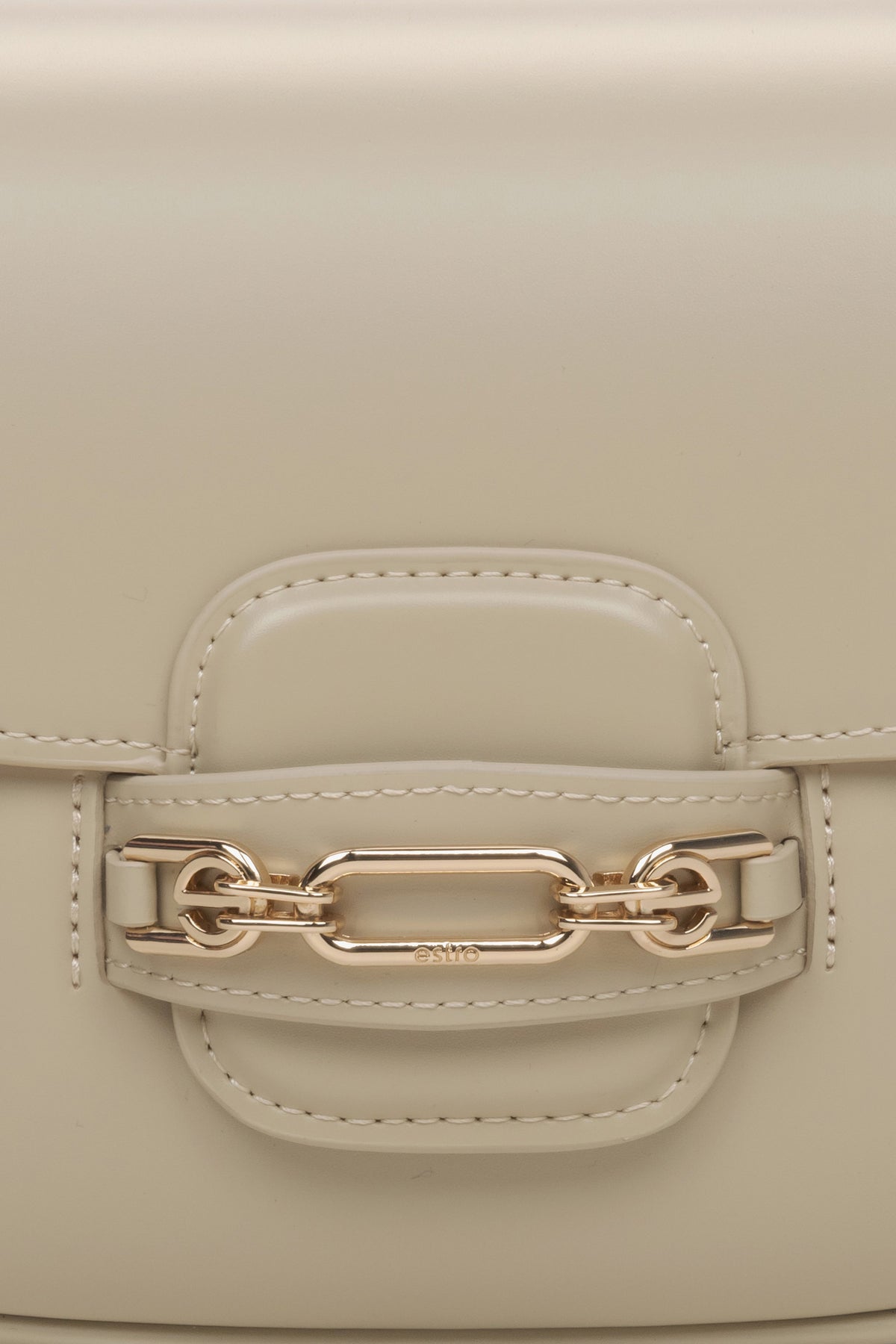 Women's beige leather bag - close-up on the detail.