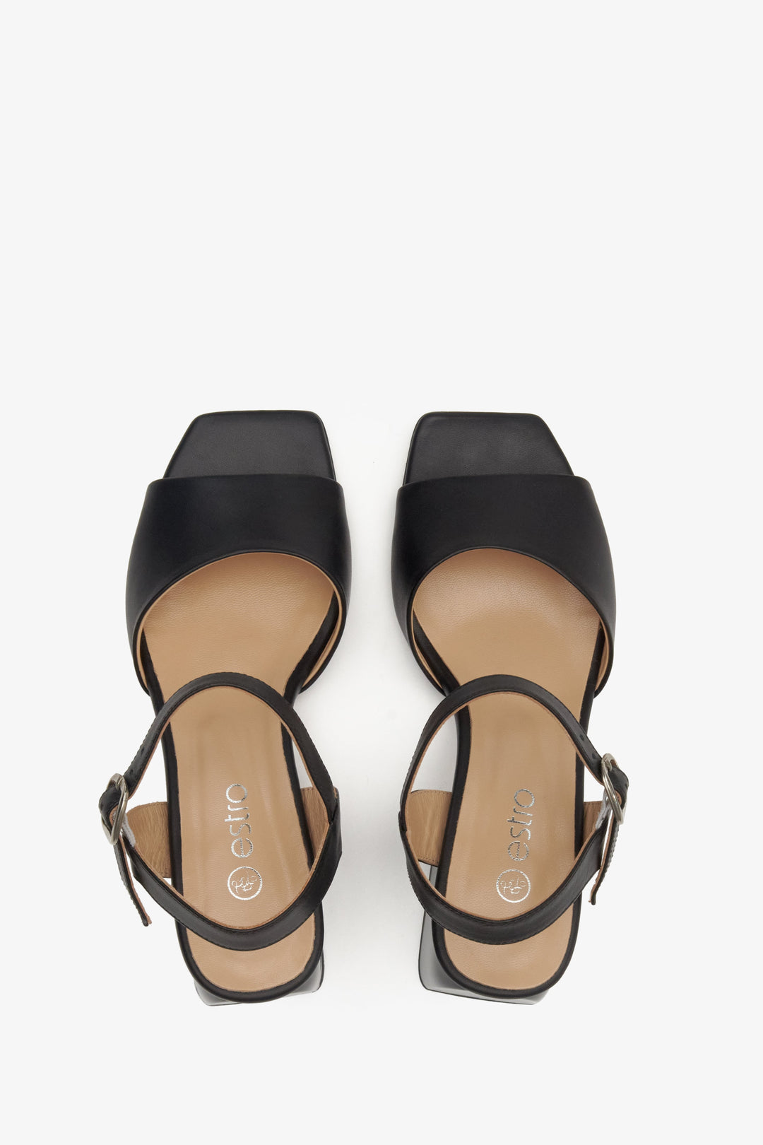 Women's black leather summer heeled sandals by Estro - presentation of the shoe profile.