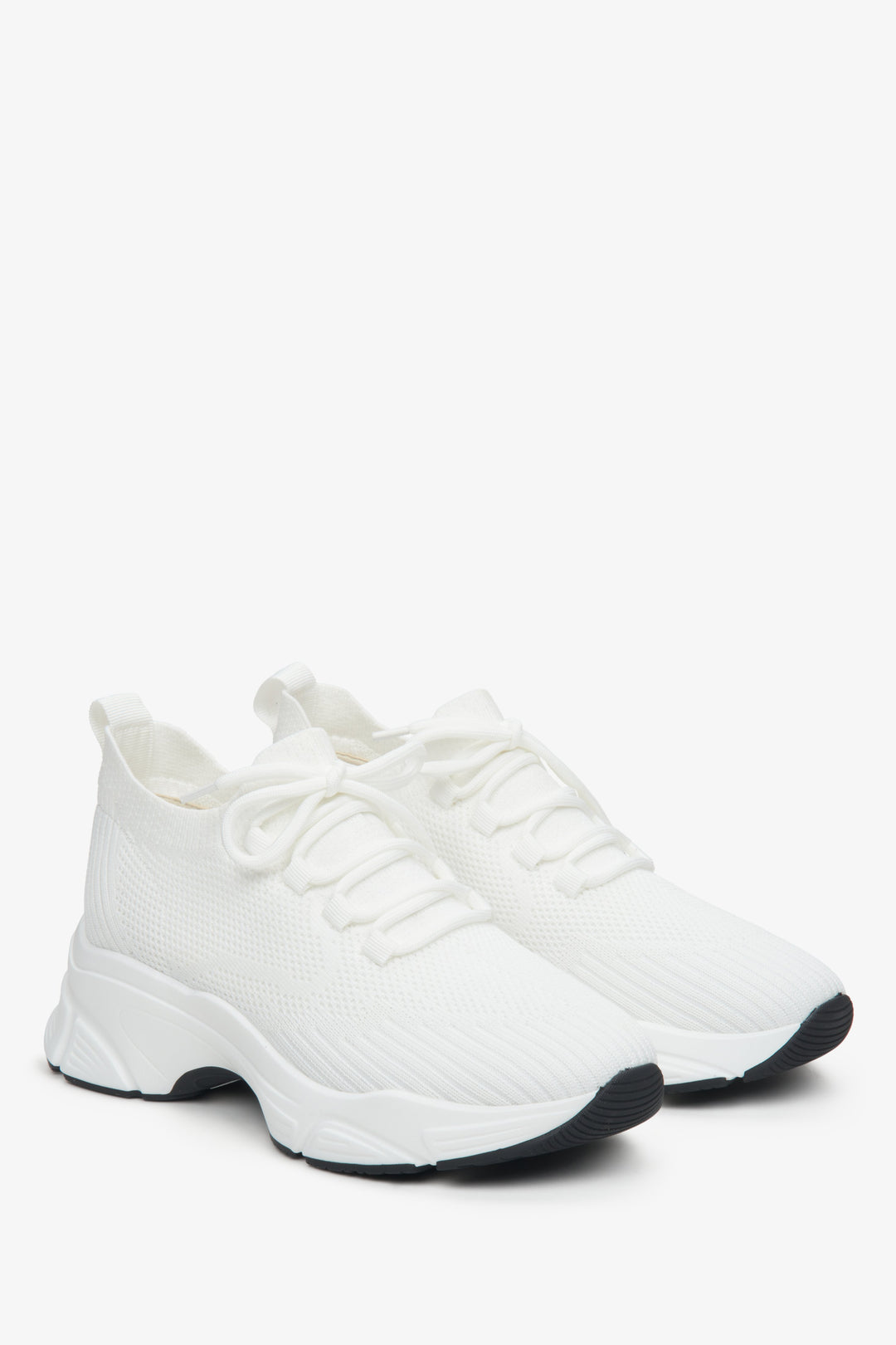 White mesh sneakers, laced, on elastic sole of Estro brand.